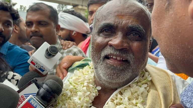 ನಿನ್ನೆ ರೈತನಿಗೆ ಅವಮಾನ: ಇಂದು ಶಾಲು ಹೊದಿಸಿ ಹೂವಿನ ಹಾರಹಾಕಿ ಸನ್ಮಾನ