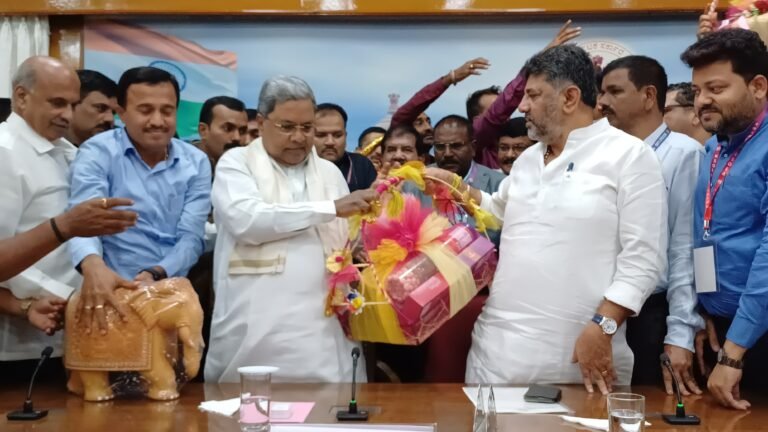 ಸರ್ಕಾರದ ಕಾರ್ಯಕ್ರಮಗಳನ್ನು ಪ್ರಾಮಾಣಿಕವಾಗಿ ಜನರಿಗೆ ತಲುಪಿಸಿ: ಸಿಎಂ ಸಿದ್ದರಾಮಯ್ಯ