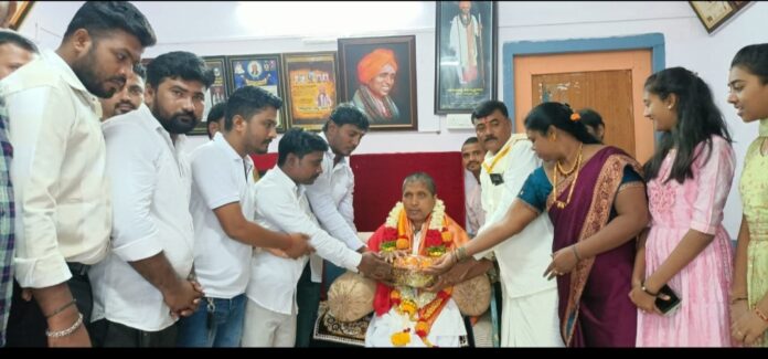 To Pujya Kallayyajjana Dr. Honored by Basavaraja Bellari couple