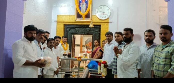 A special pooja to Gaduge of Puttaraja Kavi Gawaigala