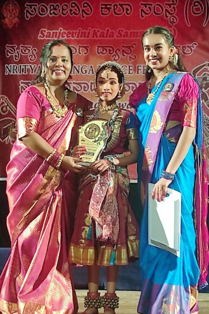 ``Nupura Nada'' award for Tejomai Gaddi
