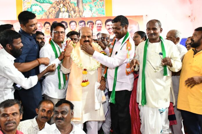 Tribute to Bommai who was elected to the Lok Sabha