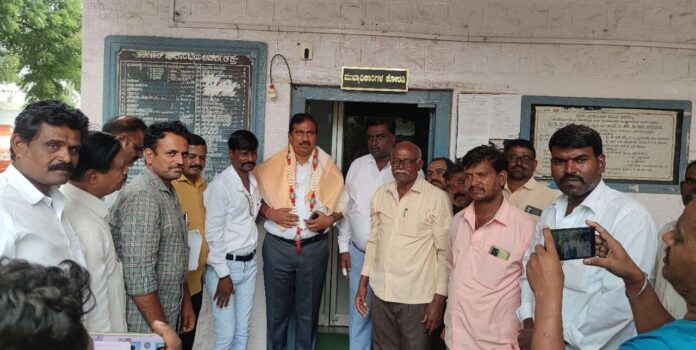 Deputy Commissioner Govindarreddy made a surprise visit to Naregal P. Pange