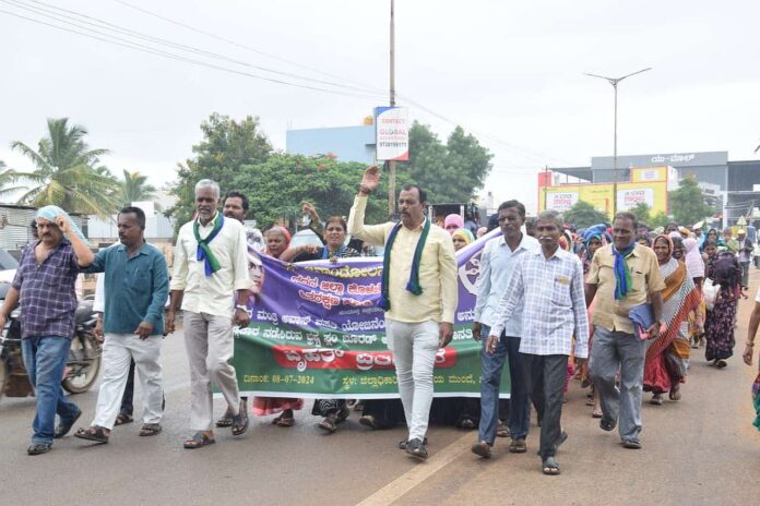 Protest by slum dwellers