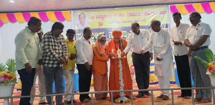 Pratibha Purasak from Ramgiri's Basanna Betageri Fan Club