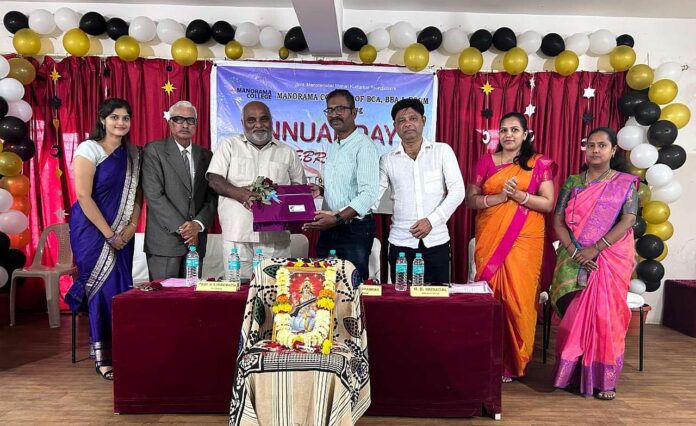 Anniversary and prize distribution program of BCom students of Manorama College