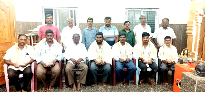 Tribute to the various laborers involved in the construction of Nagareshwar temple
