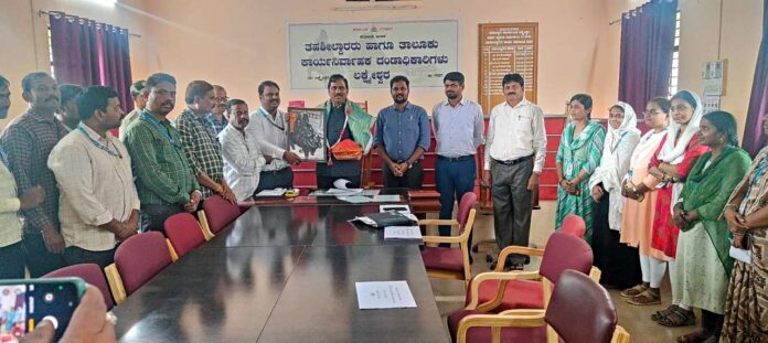 New District Collector Govinda Reddy visited Lakshmeshwar for the first time