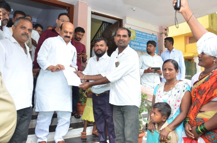 Appeal to Bommai to grant house