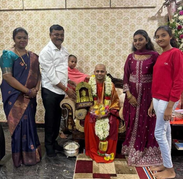Dr. Basavaraja Ballari's entourage met srigalu