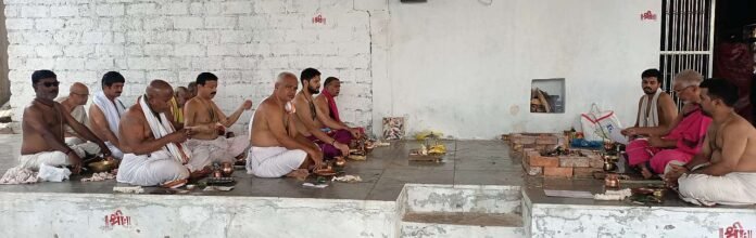 Doshas are removed by Yajnapaveeta retention