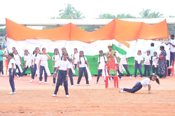 The dignitaries observed the petals on the 78th Independence Day celebrations