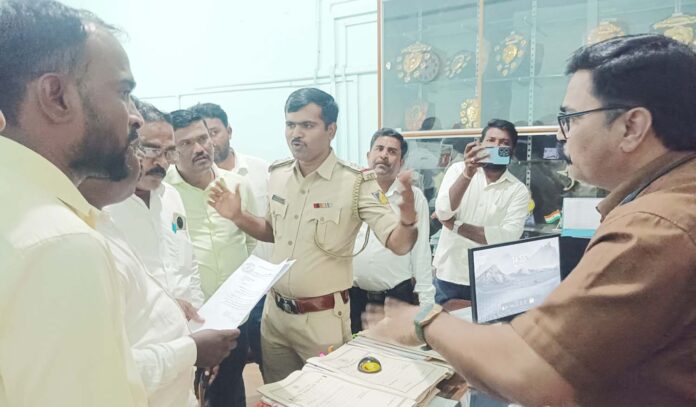 Commotion in Tehsildar's office