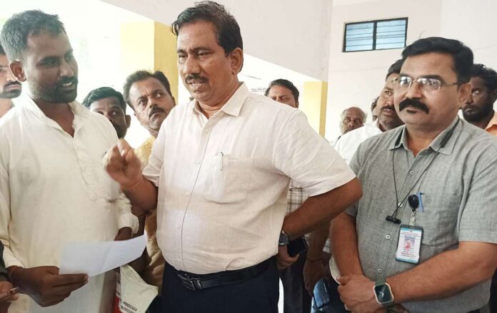 District Collector Govindarreddy paid a surprise visit to the Tehsildar's office