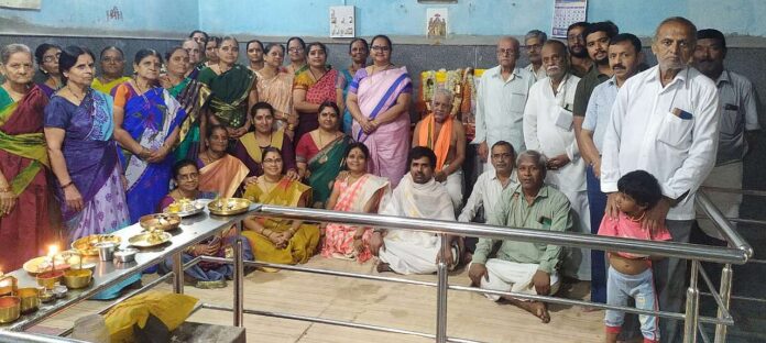 Hanumana Chalisa chanting satsang meeting