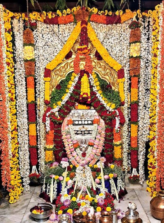 Worship of Shri Guru Raghavendra by Vijrambhane