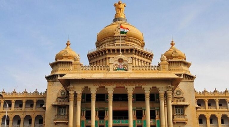 ವಿಧಾನಸೌಧ ಮುಂದೆ ಯುವಕರ ಪುಂಡಾಟ: ಹಲ್ಲೆ ನಡೆಸಿ ಹಣ, ಮೊಬೈಲ್‌ ಕಸಿದು ಪರಾರಿ