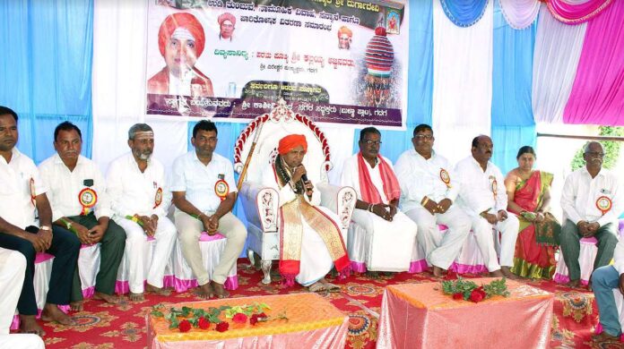 11 couples free mass marriage at Kashi Vishwanath Jatre