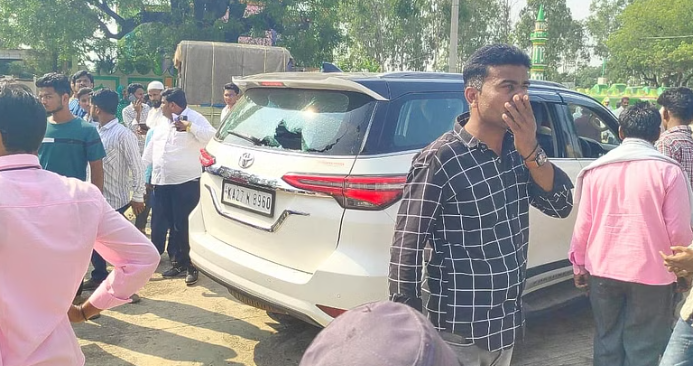 ಖಾದ್ರಿ ಬೆಂಬಲಿಗರ ಆಕ್ರೋಶ: ಸಚಿವ ಜಮೀರ್ ಕಾರಿನ ಮೇಲೆ ಕಲ್ಲು ತೂರಾಟ