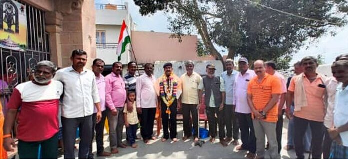A grand welcome for retired soldiers