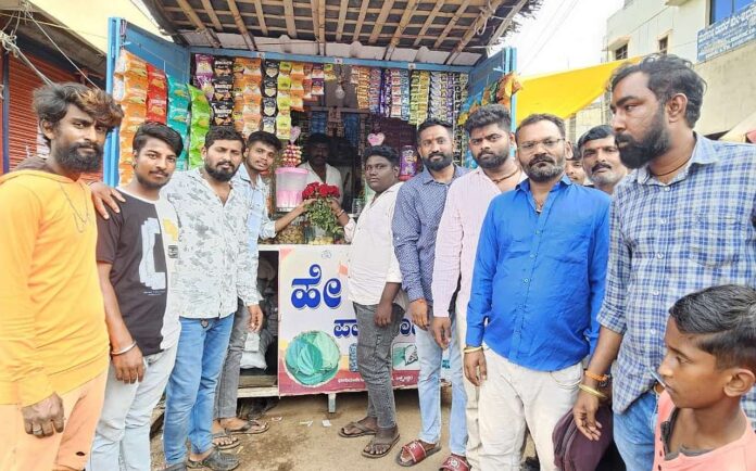 Rose flower for shopkeepers who cooperated with Lakshmeshwar Bandh
