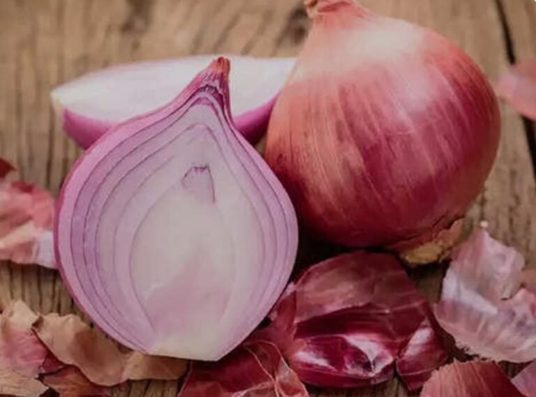 ಈ ಅಚ್ಚರಿ ವಿಷಯ ನೀವು ತಿಳಿಯಲೇಬೇಕು! ಈರುಳ್ಳಿ ಸಿಪ್ಪೆ ಎಸೆಯೋ ಮುನ್ನ ಈ ಸ್ಟೋರಿ ನೋಡಿ!