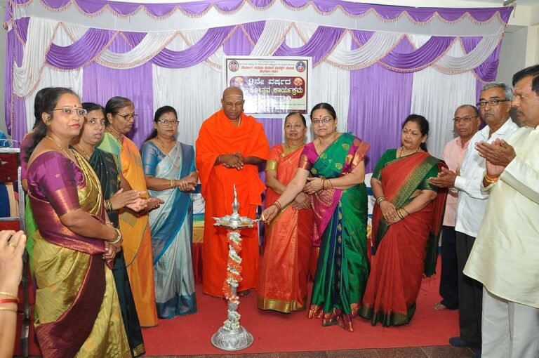 ಶಂಕರಾನಂದ ಸ್ವಾಮೀಜಿಯವರ ಸಮ್ಮುಖದಲ್ಲಿ ದೇವಾಂಗ ಸಮಾಜದಿಂದ ಕಾರ್ತಿಕೋತ್ಸವ