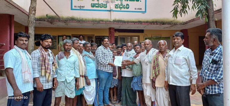 ಹತ್ತಿ ಸಂಗ್ರಹಣೆಗೆ ಗೋದಾಮು ಮಾಡಿಕೊಡುವಂತೆ ರೈತರ ಆಗ್ರಹ