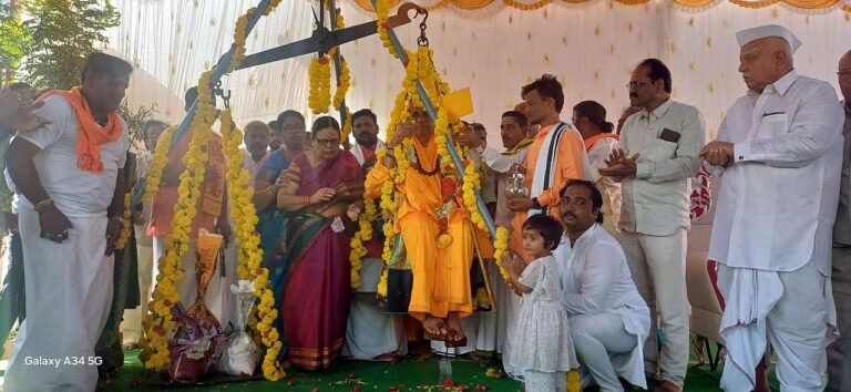 ದುಡಿಮೆಯ ಕೊಂಚ ಹಣವನ್ನು ಧಾರ್ಮಿಕ, ಶೈಕ್ಷಣಿಕ, ಸಾಮಾಜಿಕ ಕಾರ್ಯಗಳಿಗೆ ದಾನ ಮಾಡಿ: ಡಾ.ಚಂದ್ರಶೇಖರ ಶಿವಾಚಾರ್ಯ