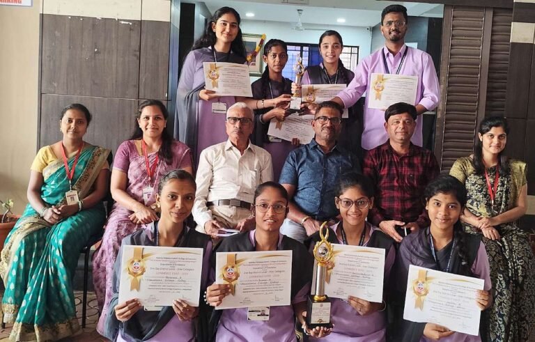 ವಸ್ತು ಪ್ರದರ್ಶನದಲ್ಲಿ ಮನೋರಮಾ ಕಾಲೇಜಿನ ವಿದ್ಯಾರ್ಥಿಗಳಿಗೆ ಬಹುಮಾನ