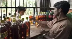 ಎಣ್ಣೆ ಪ್ರಿಯರಿಗೆ ಗುಡ್ ನ್ಯೂಸ್:  ನಾಳೆ ಬಾರ್ ಬಂದ್ ಇಲ್ಲ, CM ಸಂಧಾನ ಸಭೆ ಸಕ್ಸಸ್!