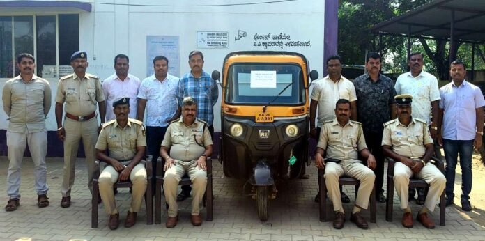 Auto rickshaw thief arrested