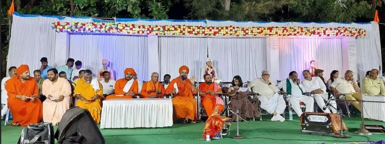 ತಾಂತ್ರಿಕ ಯುಗದಲ್ಲೂ ಸಾವಿರಾರು ಭಕ್ತರು ಮೃತ್ಯುಂಜಯ ಶ್ರೀಗಳ ಪ್ರವಚನದಲ್ಲಿ  ಪಾಲ್ಗೊಂಡಿರುವುದು ಪ್ರಶಂಸನೀಯ: ಹುಕ್ಕೇರಿಮಠದ ಶ್ರೀಗಳು