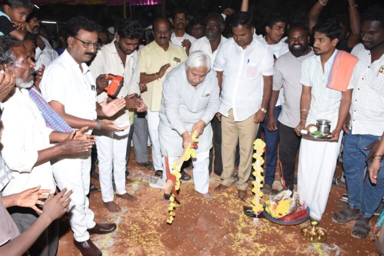 ಮನೆಗಳ ನಿರ್ಮಾಣ ಕಾರ್ಯಕ್ಕೆ ಸಚಿವ ಎಚ್.ಕೆ. ಪಾಟೀಲರಿಂದ ಭೂಮಿಪೂಜೆ