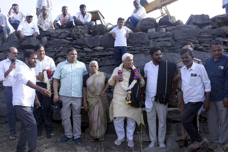 ಹೊಳಗಟ್ಟಿಯನ್ನು ಭದ್ರಪಡಿಸಿ ಸ್ಮಾರಕವನ್ನಾಗಿ ರೂಪಿಸುವಂತೆ ಸಚಿವ ಎಚ್ ಕೆ ಪಾಟೀಲರಿಗೆ ಮನವಿ