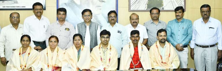 ಪದವಿ ಕಾಲೇಜುಗಳಿಗೆ ಆಯ್ಕೆಯಾದ 18 ಸಹಾಯಕ ಪ್ರಾಧ್ಯಾಪಕರಿಗೆ ವಿ.ಪ ಸದಸ್ಯ ಎಸ್.ವಿ. ಸಂಕನೂರರಿಂದ ಸನ್ಮಾನ