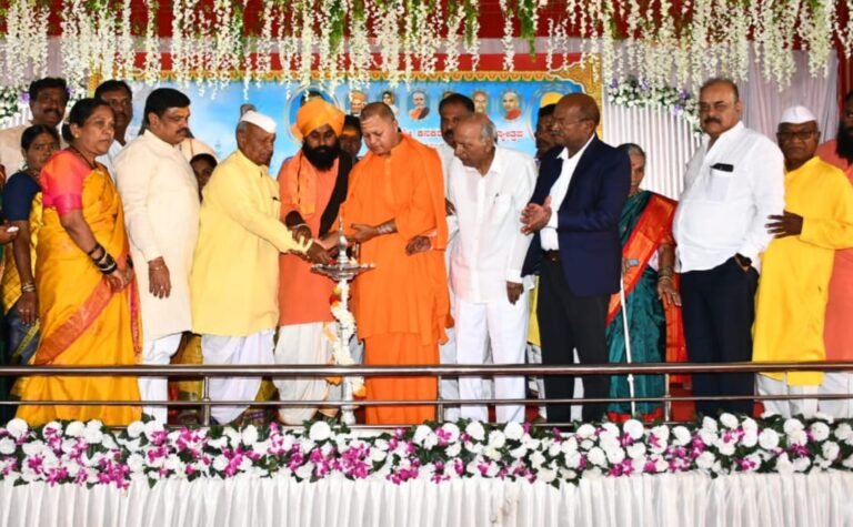 ಕನಕದಾಸರ ತತ್ವಾದರ್ಶಗಳನ್ನು ಮಕ್ಕಳಿಗೆ ತಿಳಿಸಿ: ಪೂಜ್ಯಶ್ರೀ ಮಾಳಿಂಗರಾಯ ಮಹಾರಾಯರು