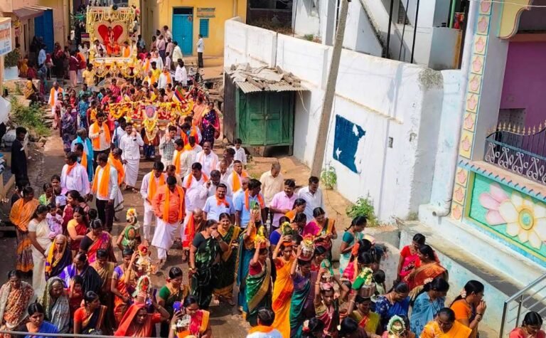 ಭಕ್ತರ ಸಮ್ಮುಖದಲ್ಲಿ ವಿಜೃಂಭಣೆಯಿಂದ ನೆರವೇರಿದ ಅಡ್ಡಪಲ್ಲಕ್ಕಿ ಮಹೋತ್ಸವ