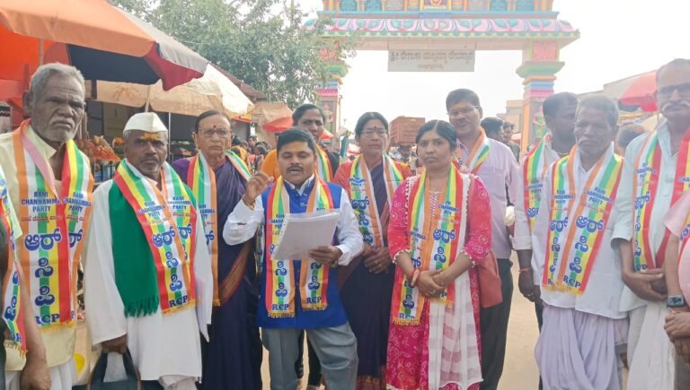 ಯಲ್ಲಮ್ಮ ದೇವಸ್ಥಾನದಲ್ಲಿ ಸಮುದಾಯ ಭವನ ನಿರ್ಮಾಣಕ್ಕೆ ಮನವಿ