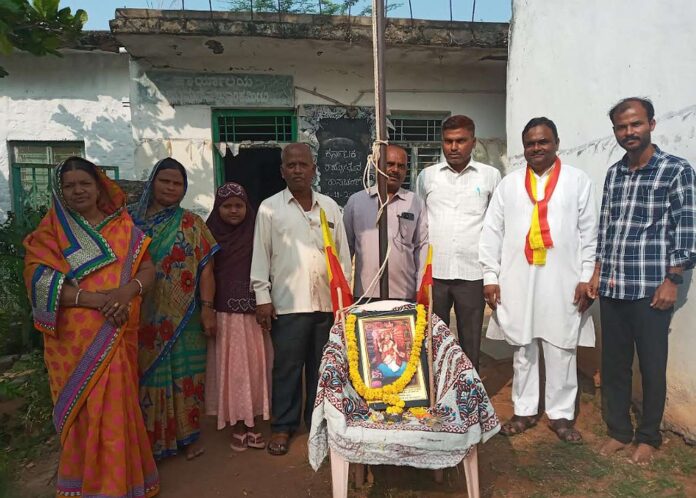 Kannada Rajyotsava flag hoisting