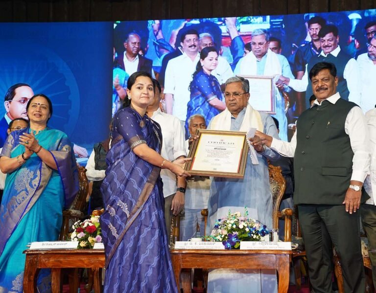 ಅಂತಾರಾಷ್ಟ್ರೀಯ ಪ್ರಜಾ ಪ್ರಭುತ್ವ ದಿನಾಚರಣೆ: ಮಾನವ ಸರಪಳಿ ನಿರ್ಮಾಣದಲ್ಲಿ ಪಾಲ್ಗೊಂಡ 3.57.555 ಜನ