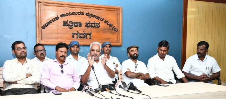 ಪೇಜಾವರ ಶ್ರೀಗಳಿಂದ ಸಂವಿಧಾನಕ್ಕೆ ಅಪಮಾನ: ದೇಶದ್ರೋಹದ ಪ್ರಕರಣ ದಾಖಲಿಸುವಂತೆ ಸಾಹಿತಿ ಬಸವರಾಜ ಸೂಳಿಭಾವಿ ಆಗ್ರಹ