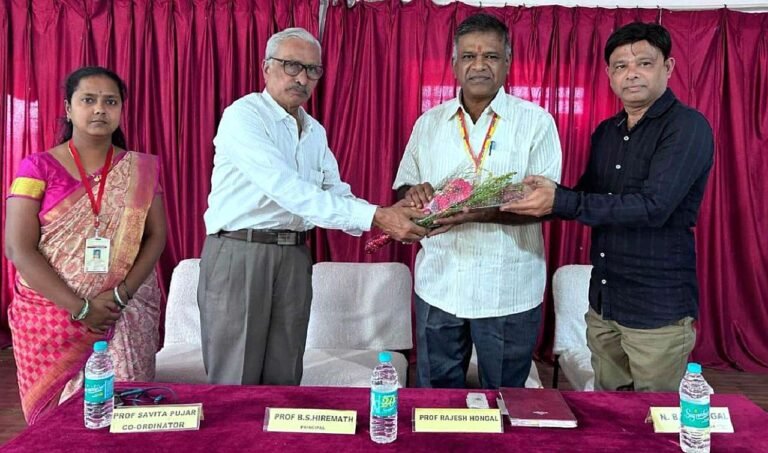 ವಿದ್ಯಾರ್ಥಿಗಳು ಉತ್ತಮ ಹವ್ಯಾಸಗಳೊಂದಿಗೆ ಗುರು-ಹಿರಿಯರ ಮಾರ್ಗದರ್ಶನದಲ್ಲಿ ಸಾಗಬೇಕು: ಪ್ರೊ. ರಾಜೇಶ ಹೊಂಗಲ