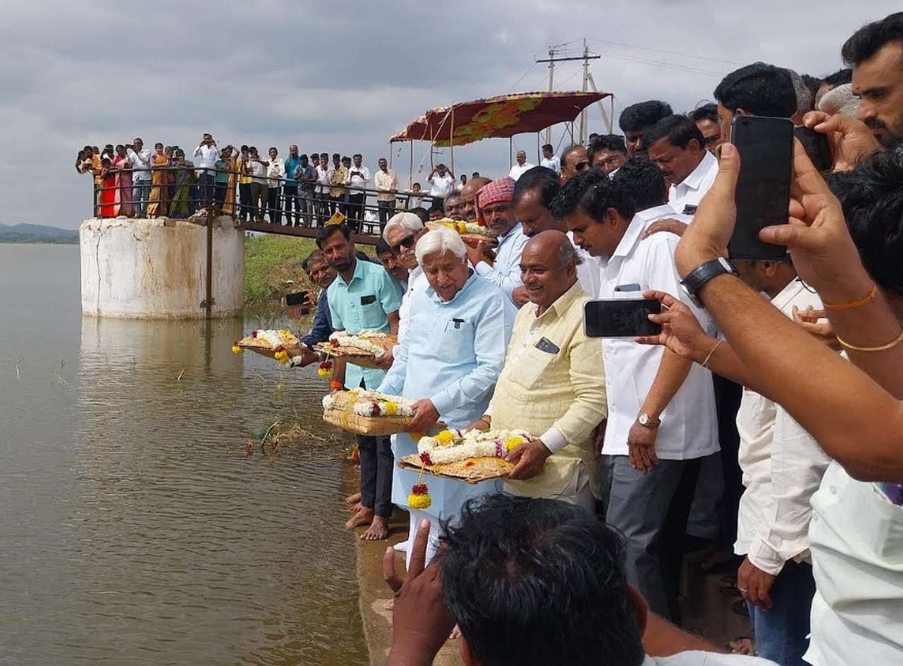 ಡಂಬಳ ಕೆರೆಯ ಅಭಿವೃದ್ಧಿಗೆ ಯೋಜನೆ: ಸಚಿವ ಎಚ್.ಕೆ. ಪಾಟೀಲ ಭರವಸೆ