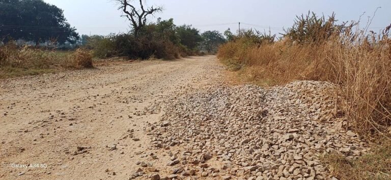 ಅನುದಾನದ ಕೊರತೆಯಿಂದ 2 ವರ್ಷಗಳಿಂದಲೂ ಅರ್ಧಕ್ಕೇ ನಿಂತ ರಸ್ತೆ ಕಾಮಗಾರಿ