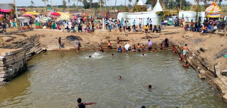 ಅಗಸ್ತ್ಯ ತೀರ್ಥದಲ್ಲಿ ಭಕ್ತರ ಪುಣ್ಯಸ್ನಾನ