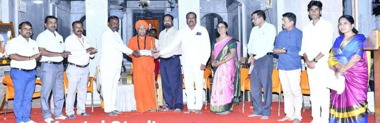 `ಅವ್ವ ಟ್ರಸ್ಟ್’ ತಾಯಿಯ ಮಹತ್ವ ಹೆಚ್ಚಿಸಿದೆ: ಡಾ. ತೋಂಟದ ಸಿದ್ಧರಾಮ ಮಹಾಸ್ವಾಮಿಗಳು