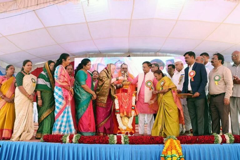 ತೊಟ್ಟಿಲು ತೂಗುವ ಕೈ ಜಗತ್ತನ್ನೇ ಆಳಬಲ್ಲದು: ಶ್ರೀ ವಿಮಲರೇಣುಕ ವೀರಮುಕ್ತಿಮುನಿ ಶಿವಾಚಾರ್ಯರು