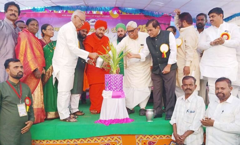 ನಮ್ಮ ಒಗ್ಗಟ್ಟನ್ನು ಒಡೆಯುವುದು ಸುಲಭವಲ್ಲ