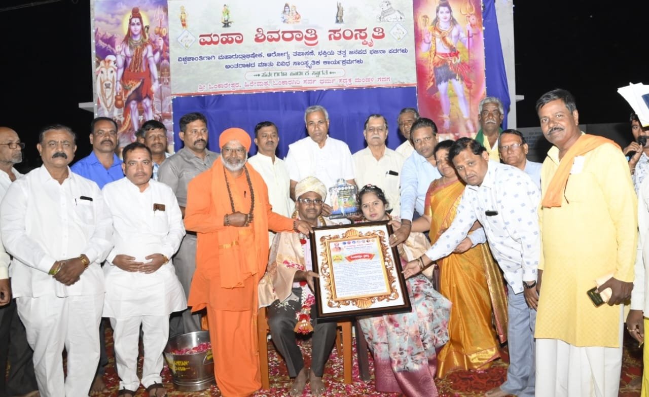 ಶತಮಾನ ಕಂಡ ಪಿ.ಸಿ. ಶಾಬಾದಿಮಠ ಬುಕ್ ಡಿಪೋಗೆ`ಓಂಕಾರ ಶ್ರೀ ಪ್ರಶಸ್ತಿ’ ಪ್ರದಾನ
